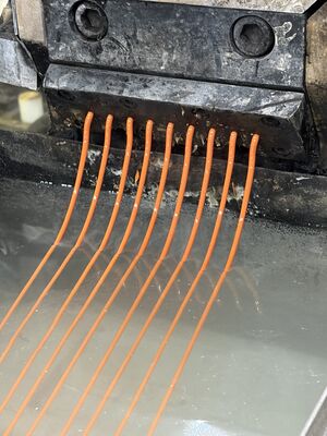 Bahan TPU dengan kekuatan robek tinggi dan ketangguhan diperkuat yang cocok untuk aplikasi cetakan injeksi